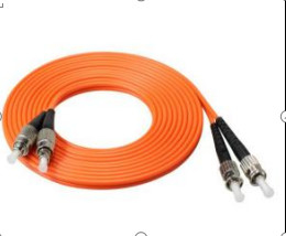 LSZH/PVC/PU Jacket Material FC-ST Patch Cord mit hoher Temperaturstabilität und ≤0,3 dB Einsetzverlust