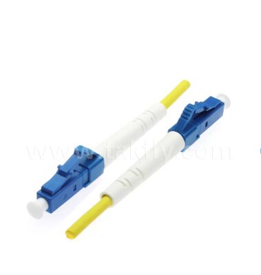 LC-Anschluss-Spezifikation. Niedrige Einfügungsverluste und hochpräzise Keramik-Ferrule. Einzelmodus und Multimodus (SM/MM)
