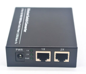 SC Single-Fiber 10/100/1000M mit 2 RJ45-Ports Base-T zu 100 Base-X verwalteter Medienkonverter