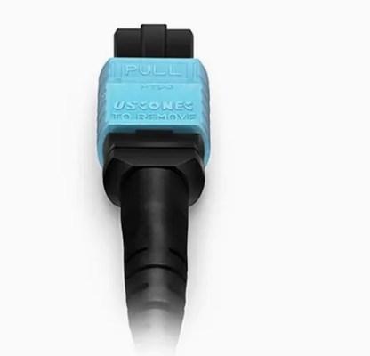 12‐Fiber MTP® High‐Density Pre‐terminated Fiber Optic Connector für die Verkabelung von Rechenzentren mit hoher Dichte und die direkte Verbindung von optischen Modulen mit 40G/100G/400G.