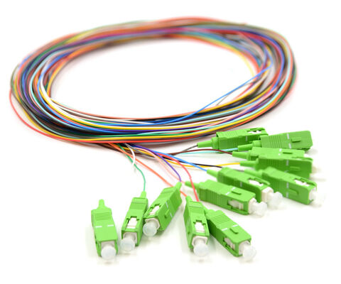 SC/APC 12-Farb-Optik-Pigtail-Set ¢ Farbcodiert für eine einfache Identifizierung, ein Ende verbunden, ein Ende nackte Faser, für Endboxen, Spleißung und Verbindung von Geräten