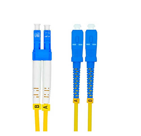Telekommunikationstechnische Glasfaser-Patchcord mit < 0,3 dB Verlust UPC/APC Polierblau/Beige Verbindungskleur