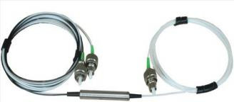 Nahtlose Verbindung mit einem 1x2-DWDM-Gerät mit einem Kabeldurchmesser von 0,9 mm und einem Drehwinkel von 45° oder 90°